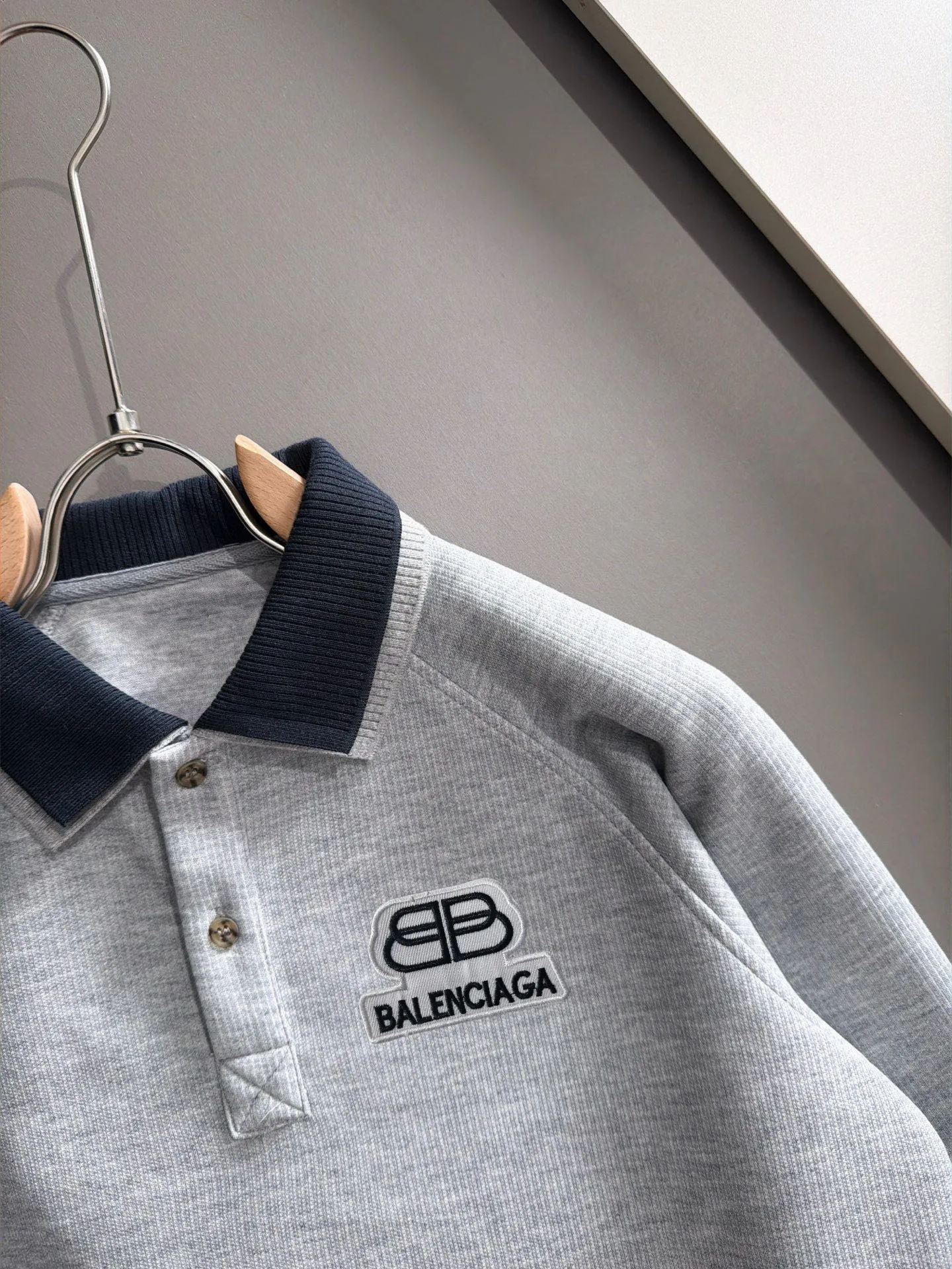 Exclusive launch in Paris of 2026 autumn and winter New Arrival sweatshirts for men and women. Many stars have the same style. Craftsmanship that cannot be replicated by ordinary small workshops. We are not afraid of any challenges in terms of materials, detail restoration and craftsmanship, just to provide you with wonderful products. Compare the top Original versions at will. No expense is spared just to make it better. Unique imported fabric feel. Purely imported German machine production. Precision operation. Thousands of needles density. Complete set of New Arrival accessories with three standards. Versatile fashionable upper body. A perfect choice for autumn and winter. A must-have item. Sizes: M-4XL (please state your height and weight when placing an order)